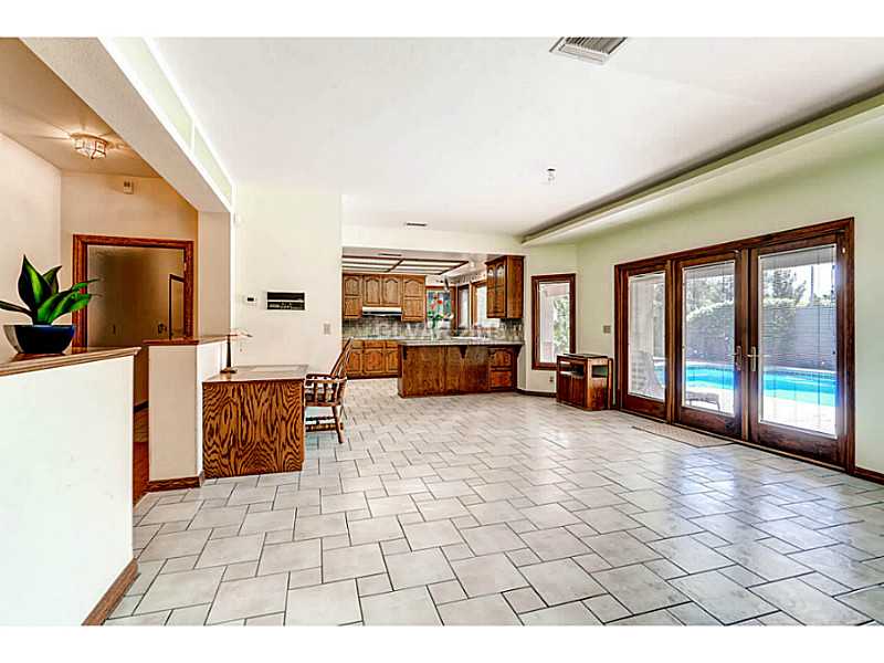 5 Quail Run Road Henderson, NV 89014 - Photo 13 of 35 Great Room. Skylight, Tile Flooring, (28x16)