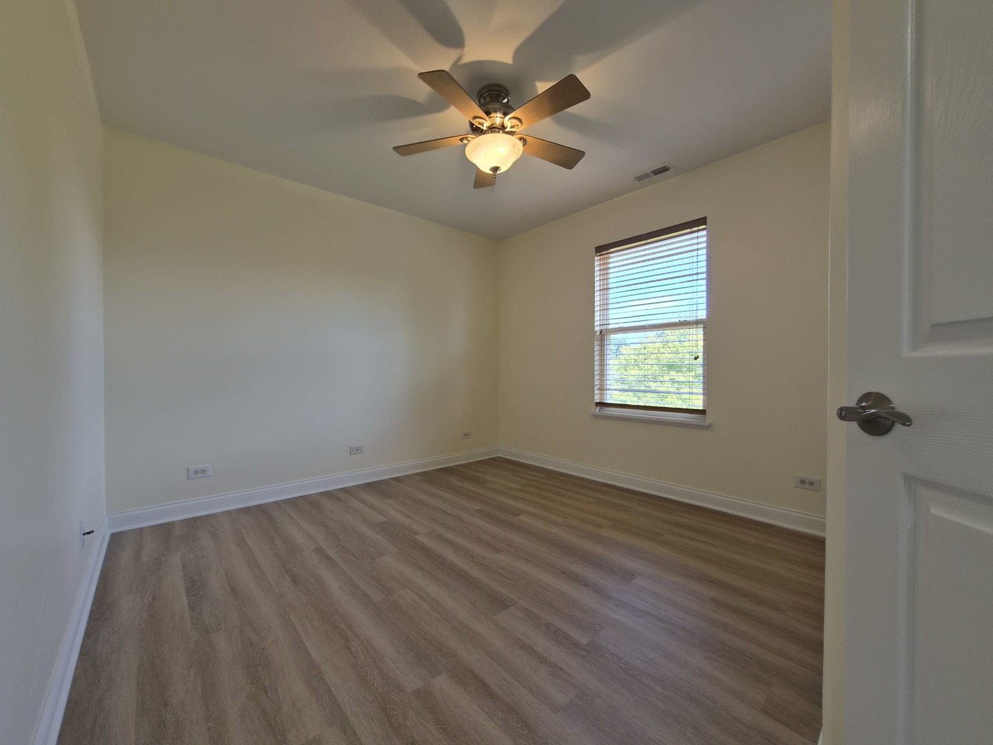2355 Shiloh Drive Aurora, IL 60503 - Photo 21 of 40 an empty room with a window and a ceiling fan