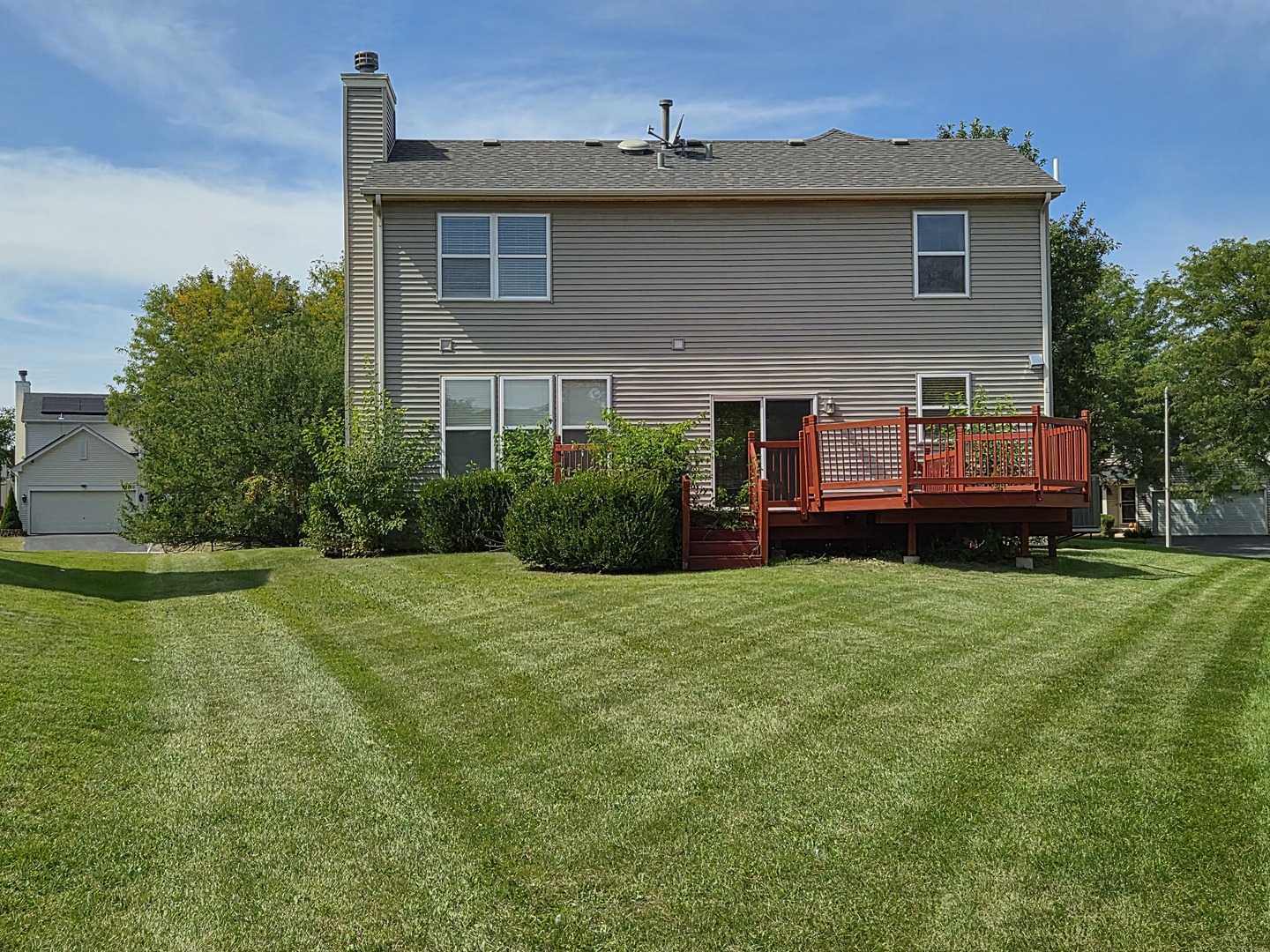 2355 Shiloh Drive Aurora, IL 60503 - Photo 37 of 40 a front view of a house with garden