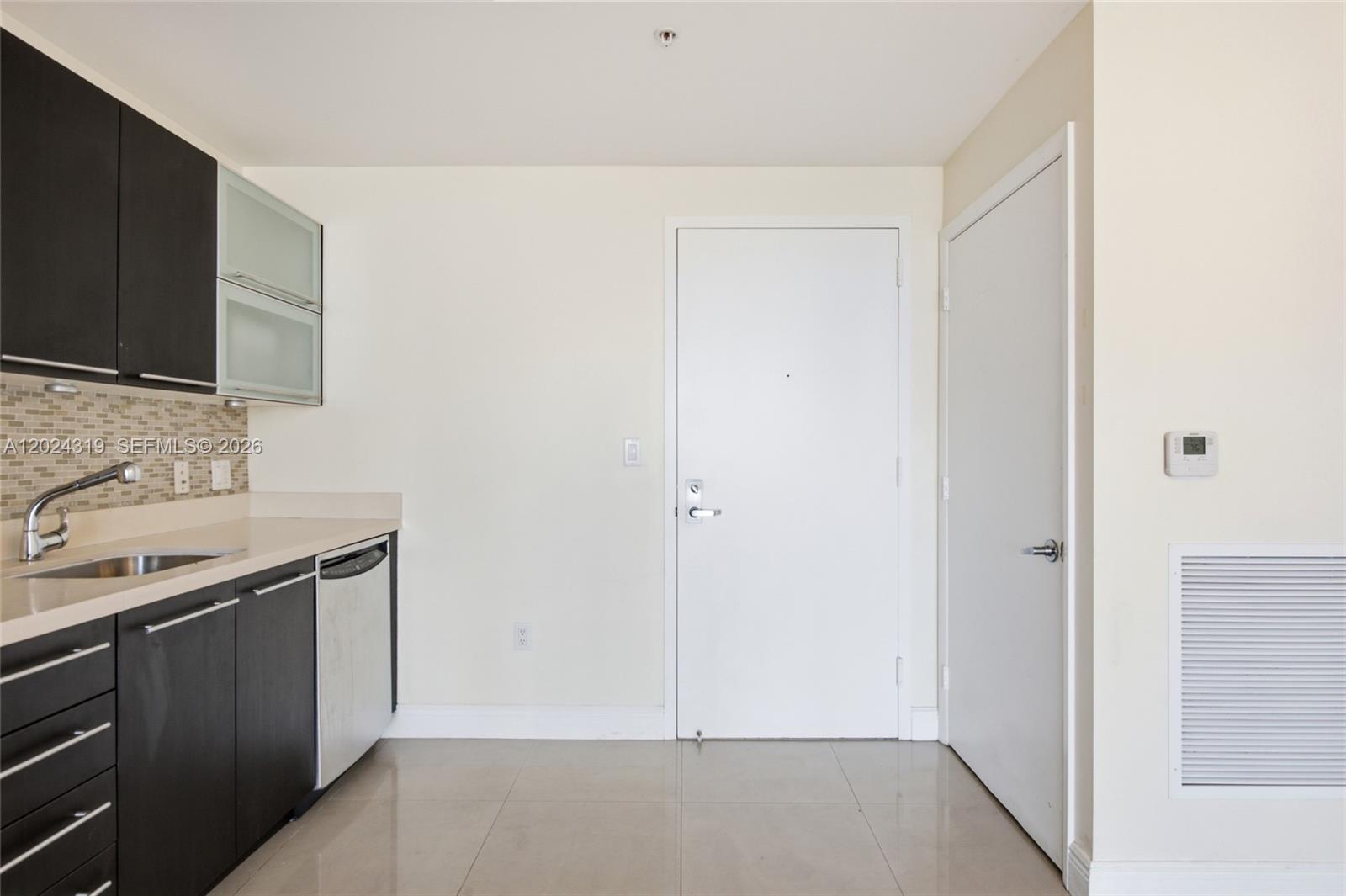 90 Southwest 3rd Street, Unit 1409 Miami, FL 33130 - Photo 7 of 36