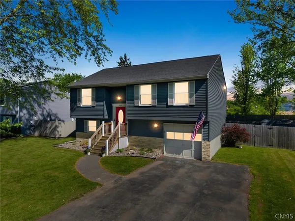 $249,900 | 5643 Vistula Path, Cicero, NY 13029