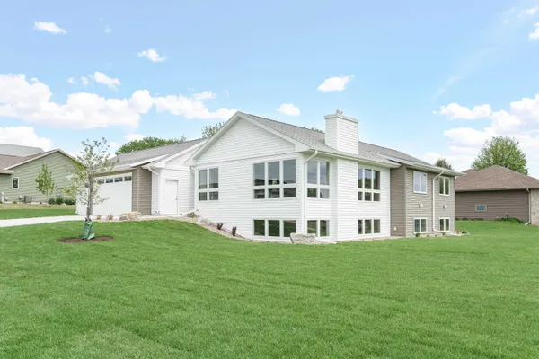 $529,900 | 772 Waveland Road, Janesville, WI 53548