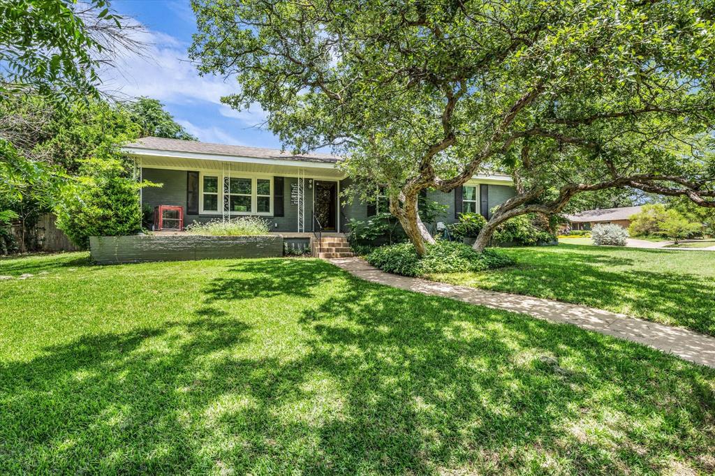 2340 Lake Ridge Circle Waco, TX 76710 - Photo 1 of 32