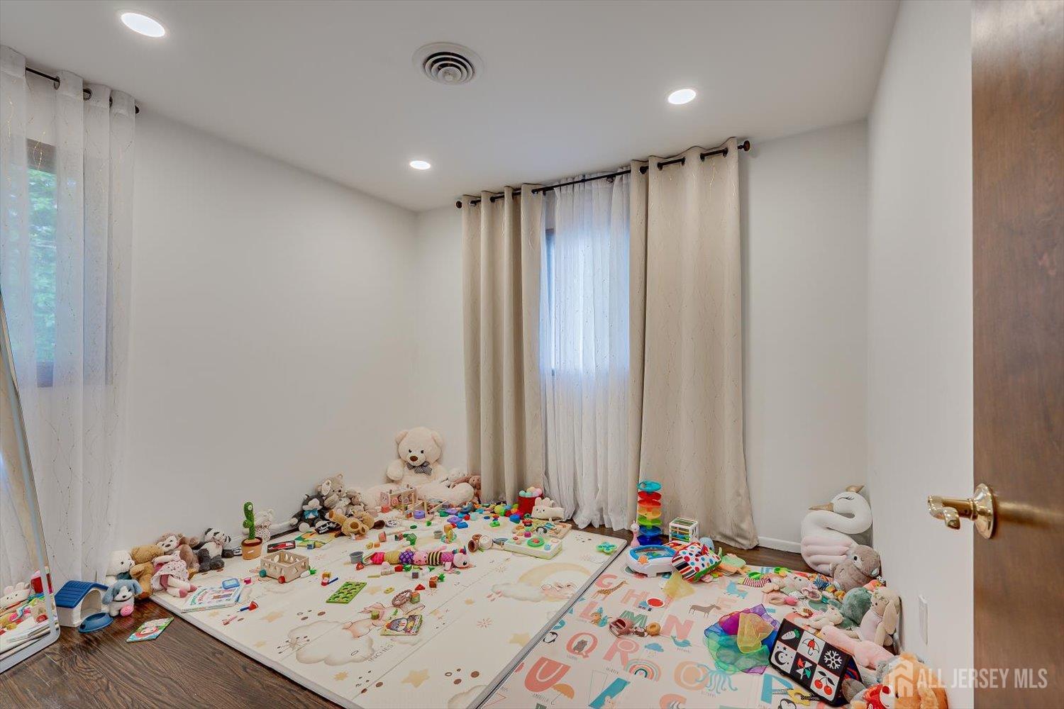 40 Winding Road Iselin, NJ 08830 - Photo 21 of 34