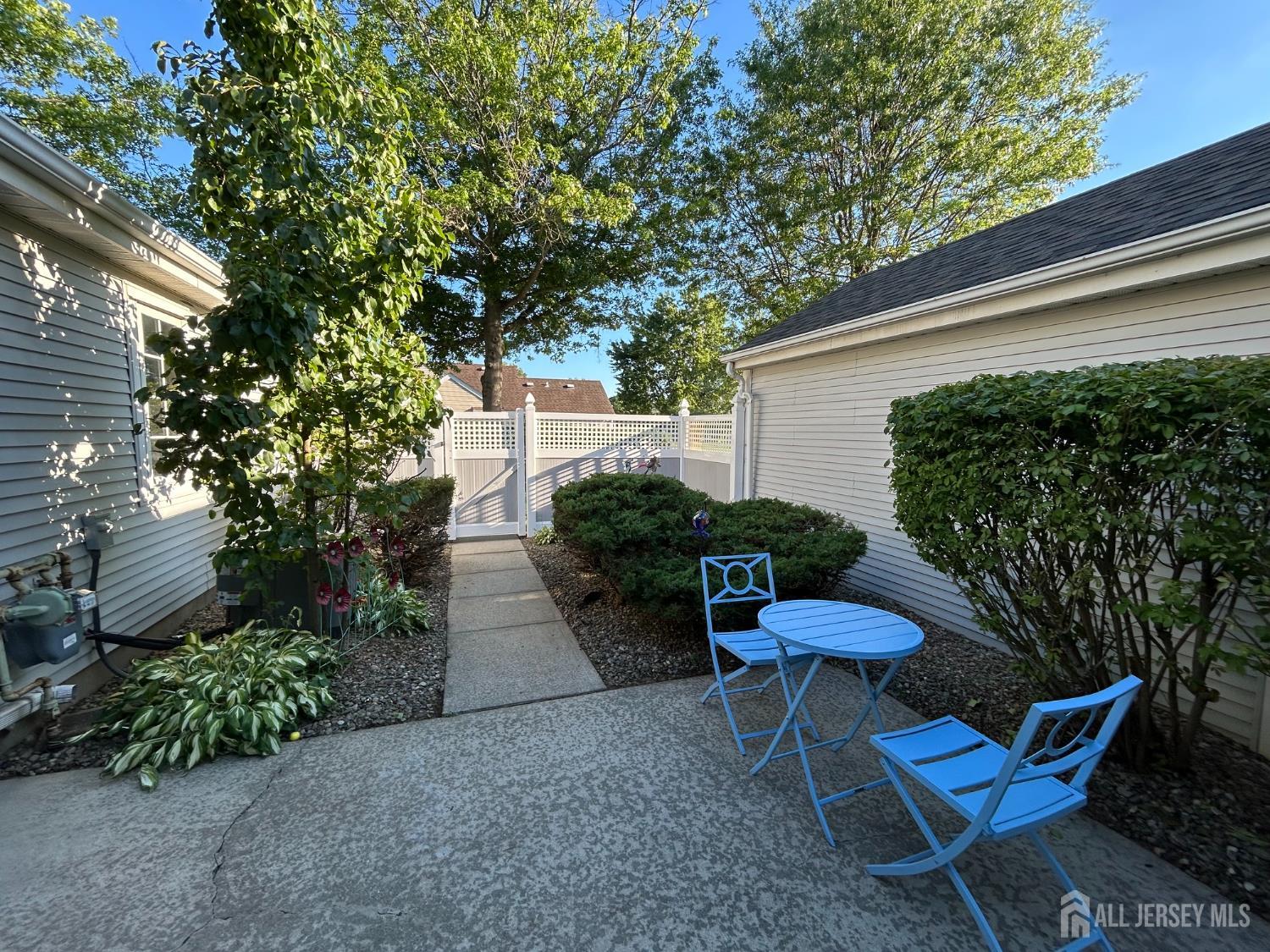 48 Winthrop Road, Unit B Monroe Township, NJ 08831 - Photo 3 of 49