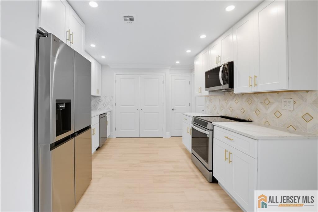 172 Warren Road, Unit 172A Monroe Township, NJ 08831 - Photo 10 of 30 Gallery Image 10