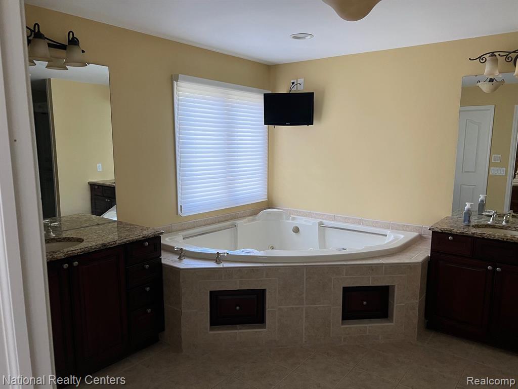 9170 Ridgefield Drive Brighton, MI 48114 - Photo 17 of 18 Gallery Image 17