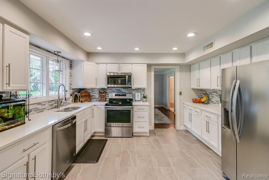 4840 Stoneleigh Road Bloomfield Hills, MI 48302 - Photo 8 of 41