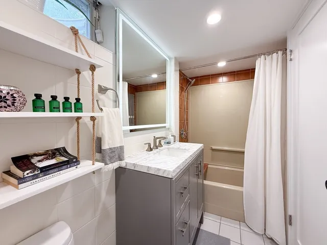 $1,375,000 | 10 Winch Way, Natick, MA 01760