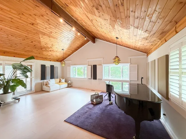 $1,375,000 | 10 Winch Way, Natick, MA 01760