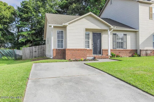 $1,300 | 1081 West Pueblo Drive, Jacksonville, NC 28546