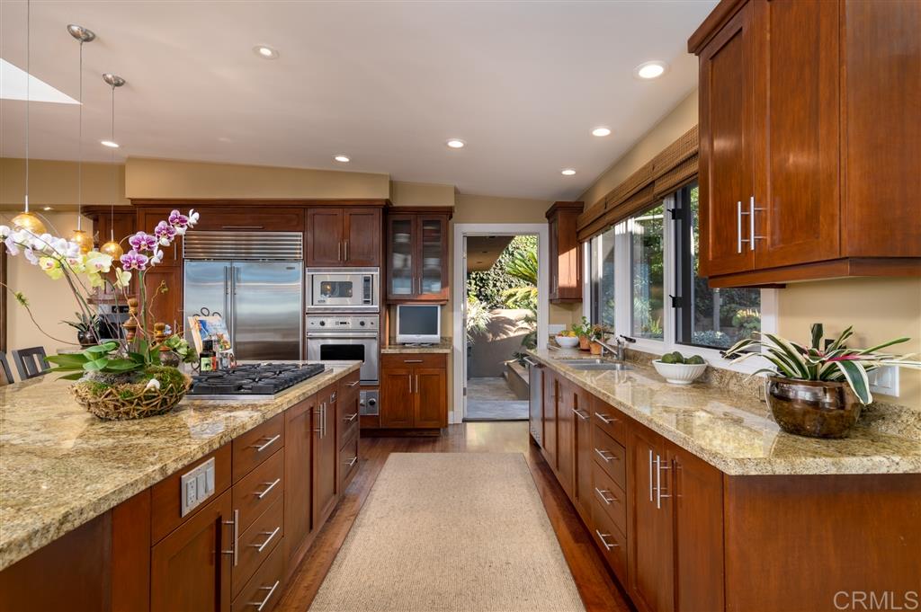 389 Luzon Avenue Del Mar, CA 92014 - Photo 8 of 18 Gallery Image 8
