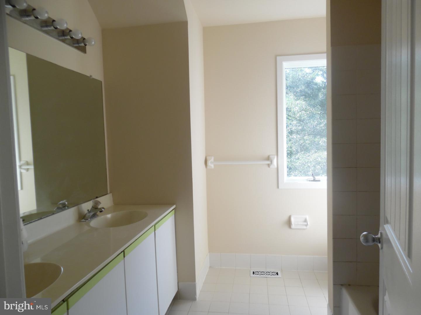 283 Spring Run Lane Downingtown, PA 19335 - Photo 11 of 20 Gallery Image 11