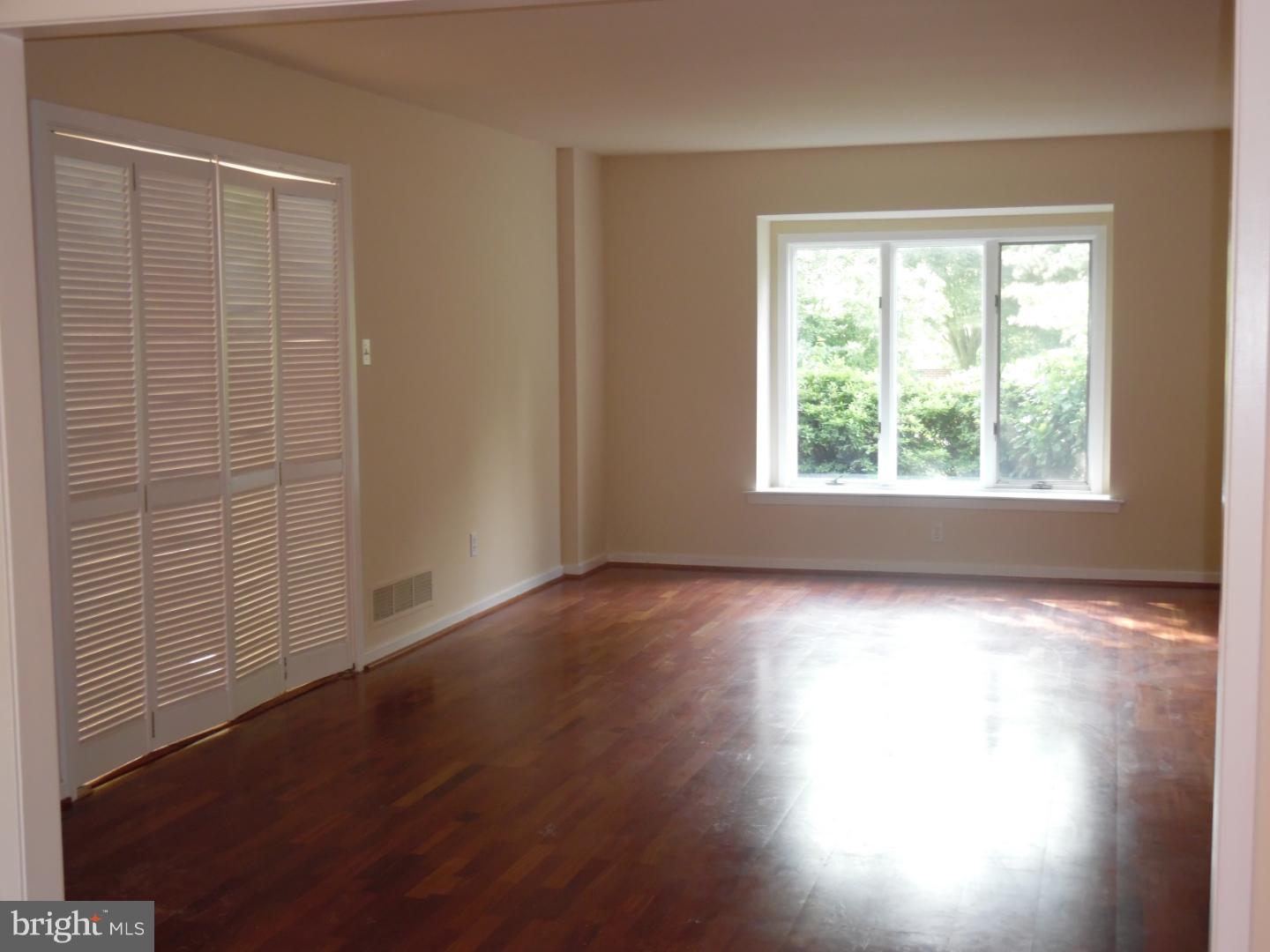 283 Spring Run Lane Downingtown, PA 19335 - Photo 5 of 20 Living Room