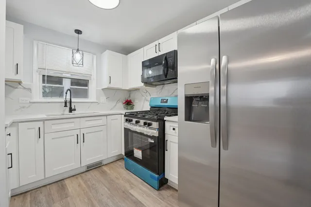 $509,000 | 4914 West 32nd Place, Cicero, IL 60804