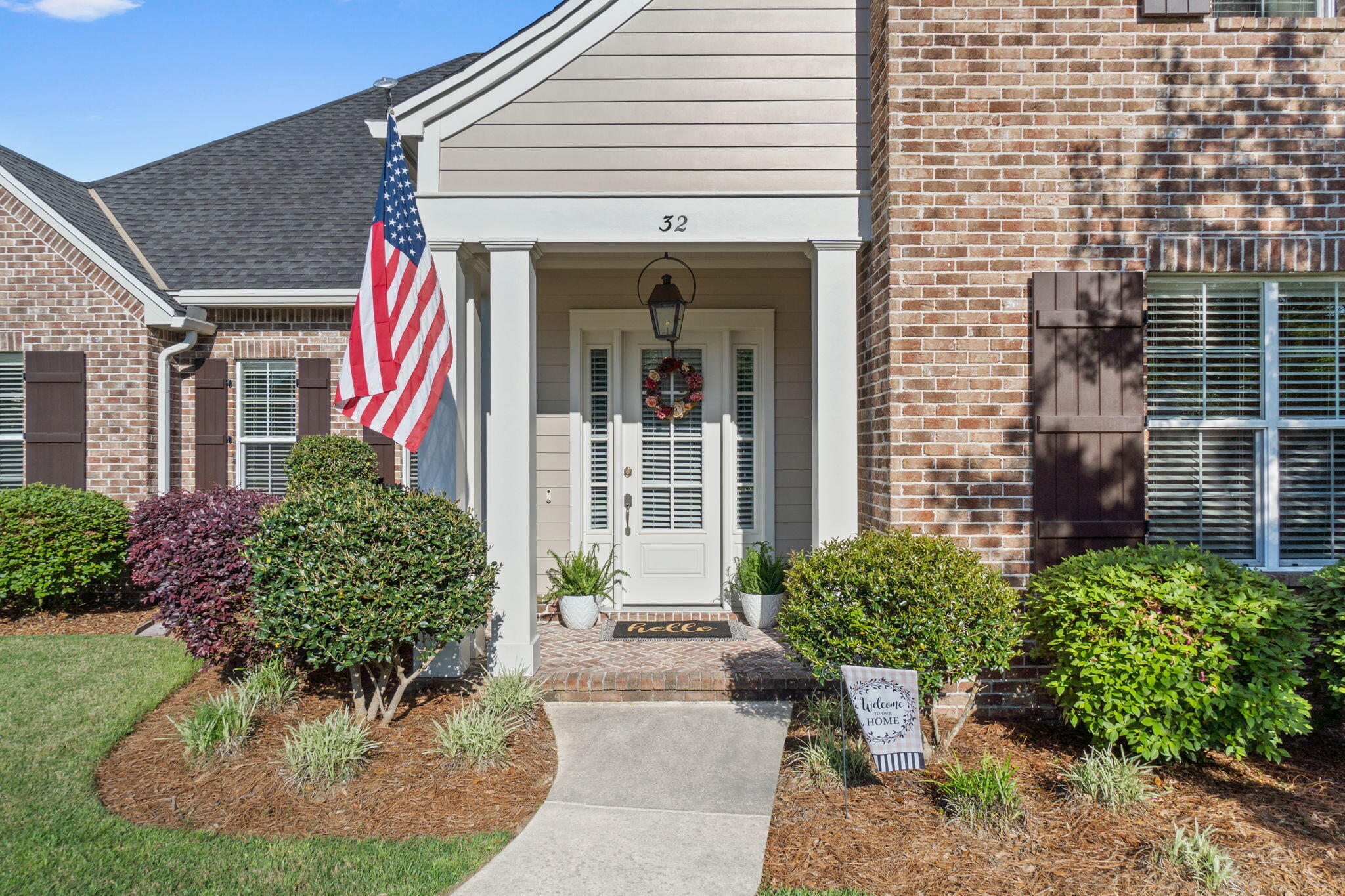 32 Derby Downs Circle Niceville, FL 32578 - Photo 2 of 62 a front view of a house with a yard