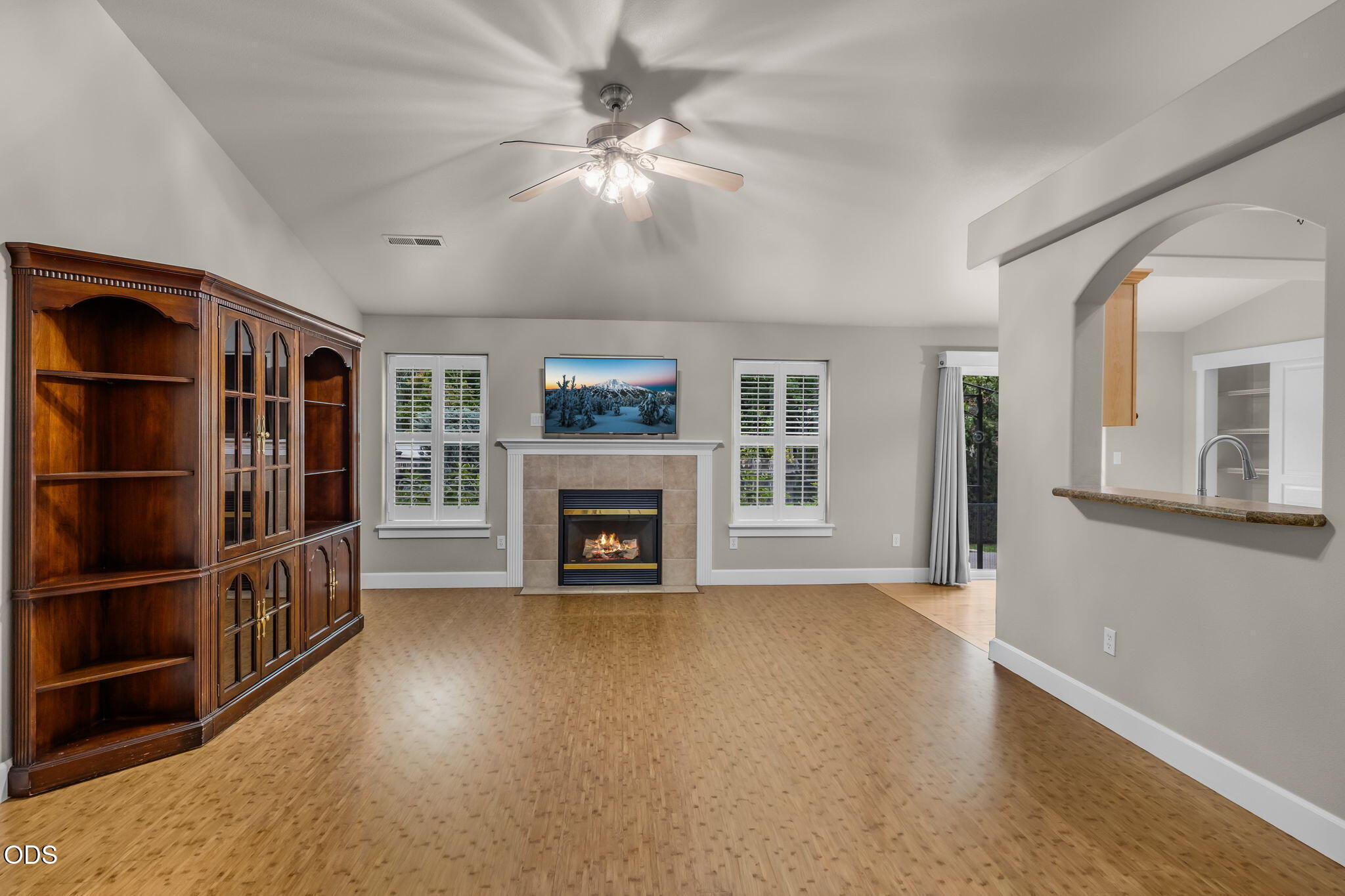 2041 Southwest Obsidian Avenue Redmond, OR 97756 - Photo 6 of 49