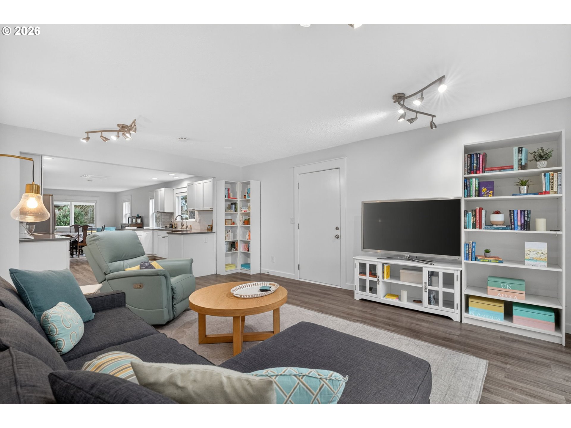 8015 Southwest 36th Avenue Portland, OR 97219 - Photo 11 of 46