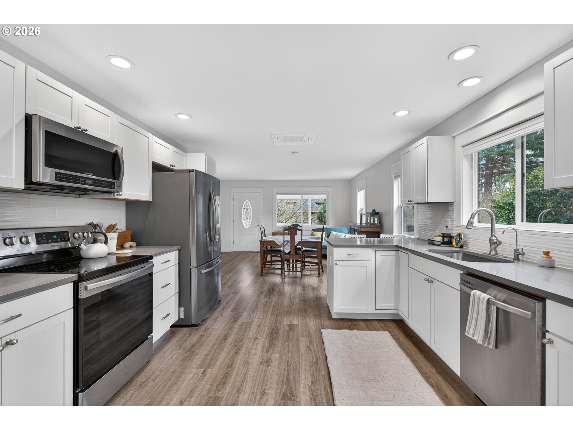 8015 Southwest 36th Avenue Portland, OR 97219 - Photo 7 of 46