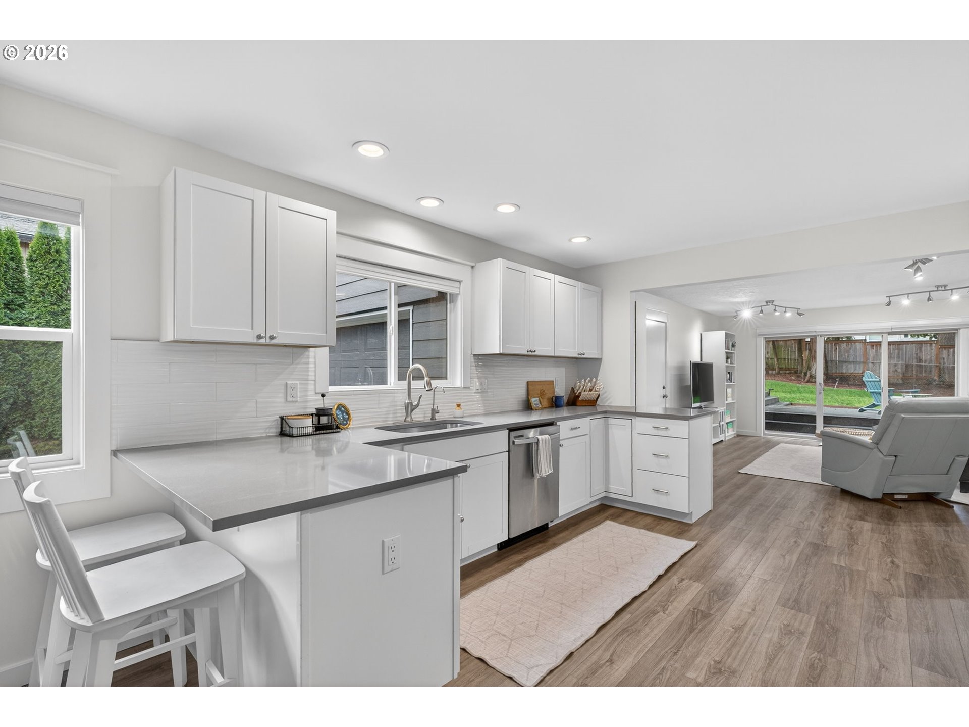 8015 Southwest 36th Avenue Portland, OR 97219 - Photo 8 of 46