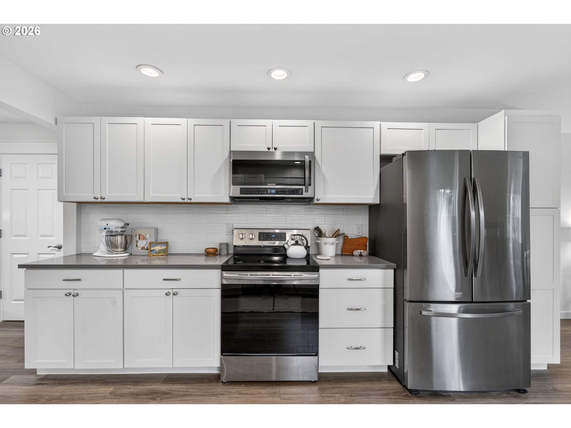 8015 Southwest 36th Avenue Portland, OR 97219 - Photo 9 of 46