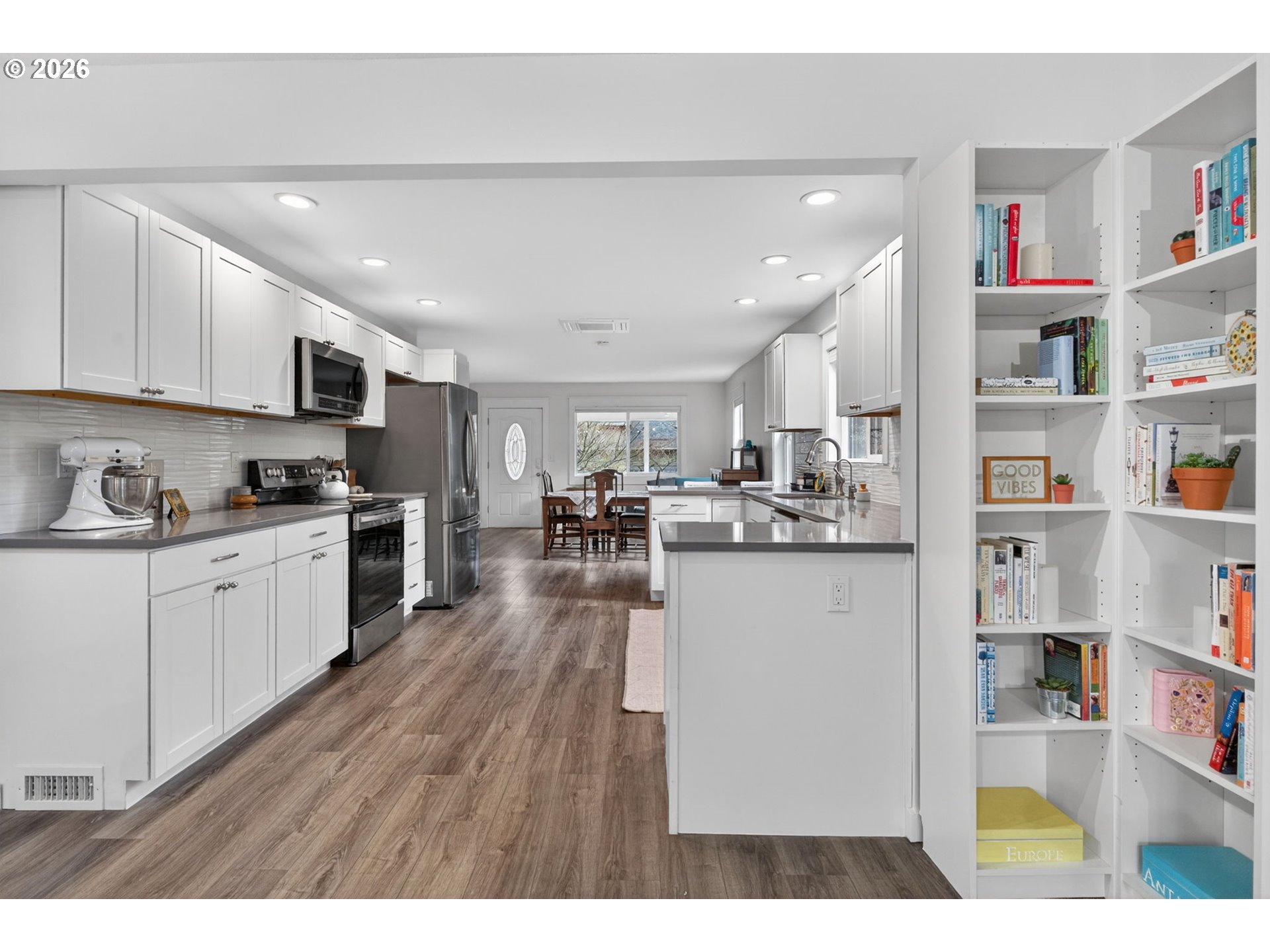 8015 Southwest 36th Avenue Portland, OR 97219 - Photo 10 of 46