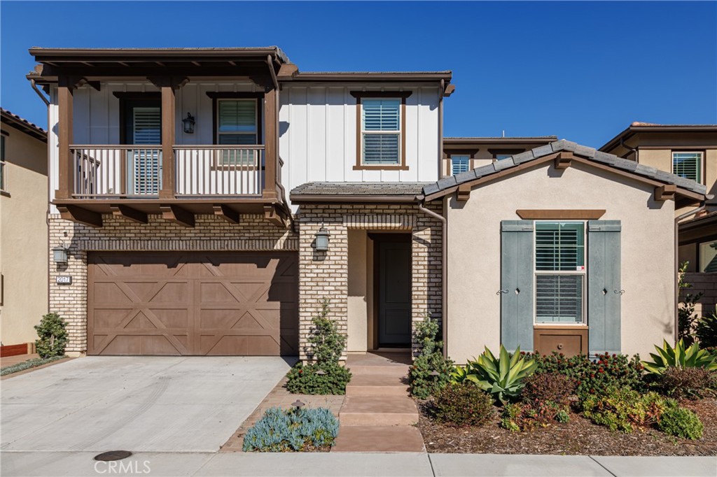 2017 Picasso Santa Ana, CA 92704 - Photo 2 of 31 a front view of a house with garden