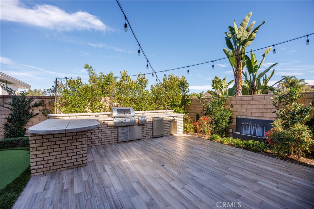 2017 Picasso Santa Ana, CA 92704 - Photo 26 of 31 a view of a chairs and table on the wooden deck