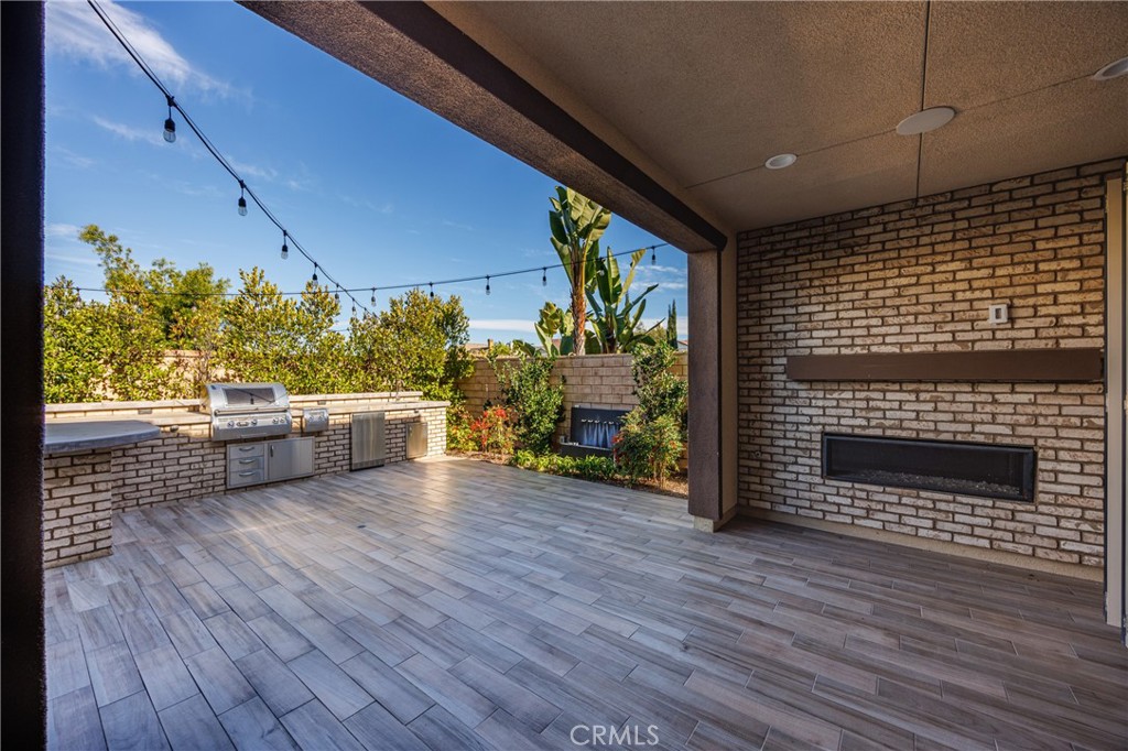 2017 Picasso Santa Ana, CA 92704 - Photo 8 of 31 a living room with furniture wooden floor and a fireplace
