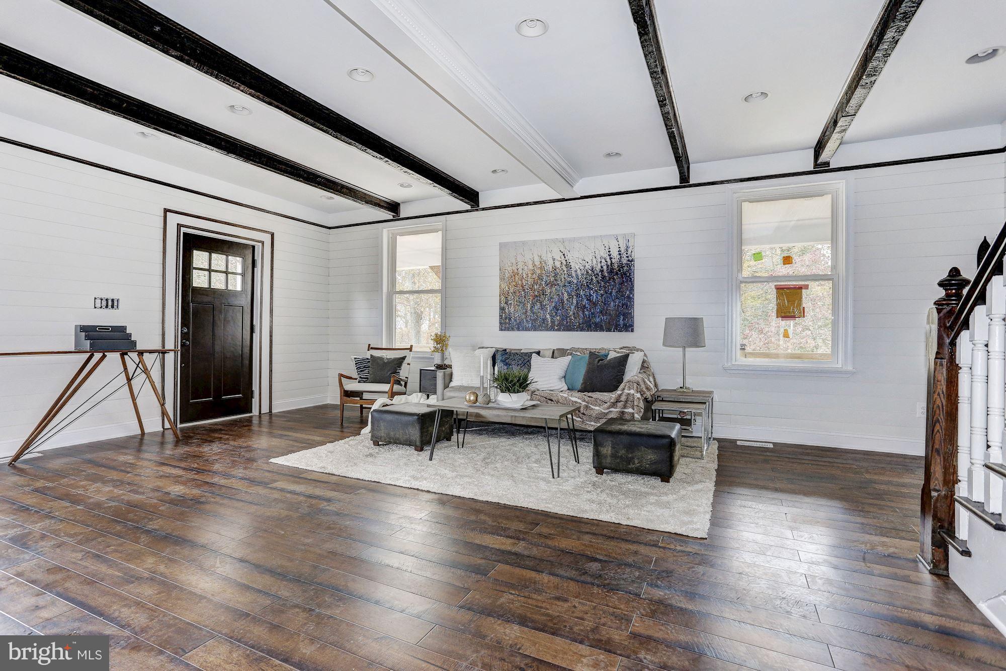 407 S Road Baltimore, MD 21208 - Photo 3 of 24 Living Room