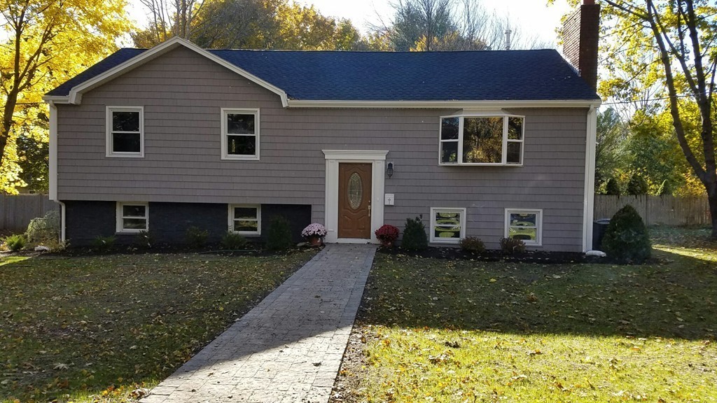 1 Saunders Road Lynnfield, MA 01940 - Photo 2 of 30 Gallery Image 2