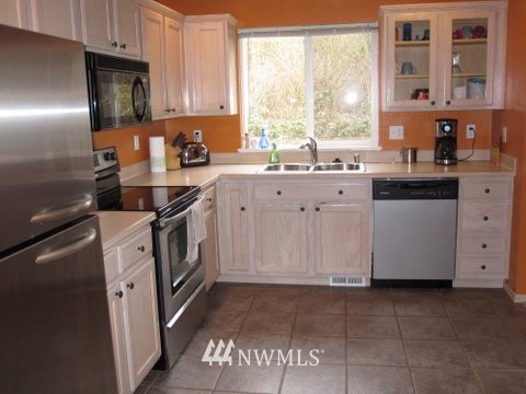 13037 Tonga Ridge Road Southeast Monroe, WA 98272 - Photo 3 of 14