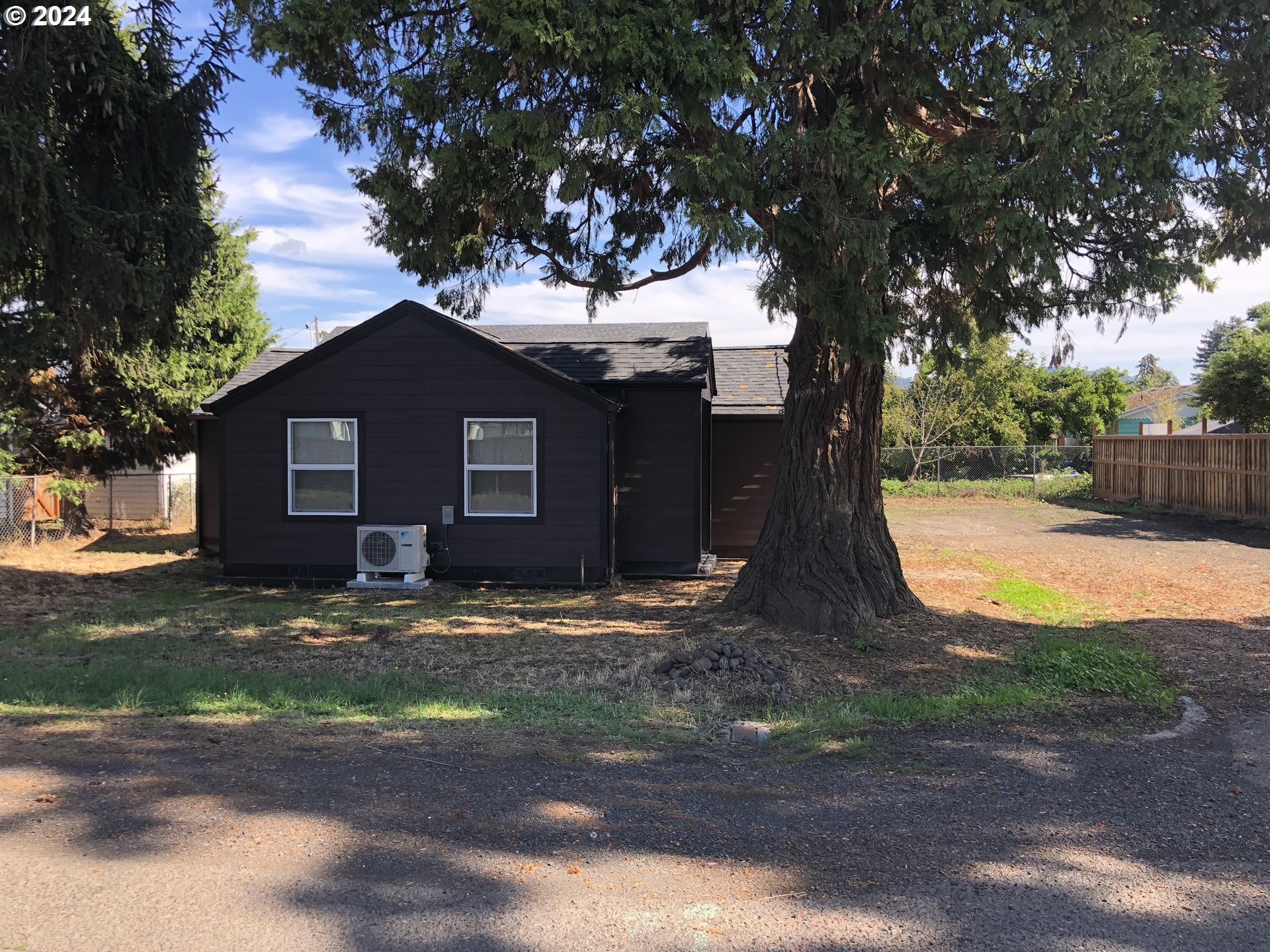 345 South 38th Street Springfield, OR 97478 - Photo 1 of 10