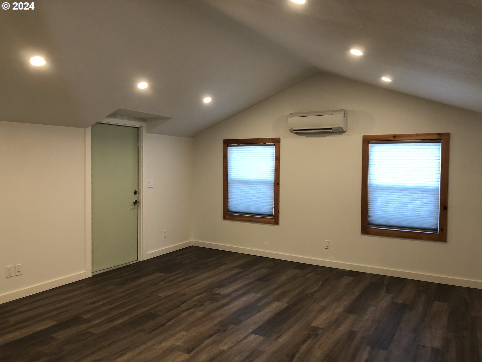 345 South 38th Street Springfield, OR 97478 - Photo 4 of 10