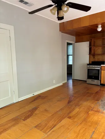a view of empty room with a ceiling fan and a window