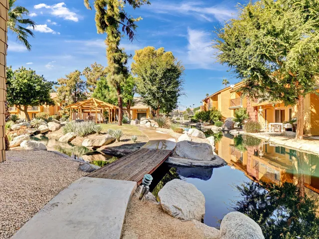 a picture of lake view