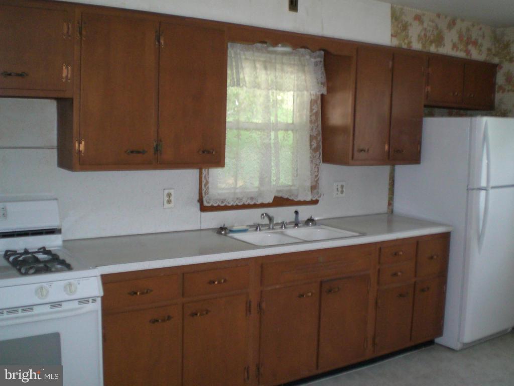 70 Quaker Hills Road Lancaster, PA 17603 - Photo 6 of 13 Gallery Image 6