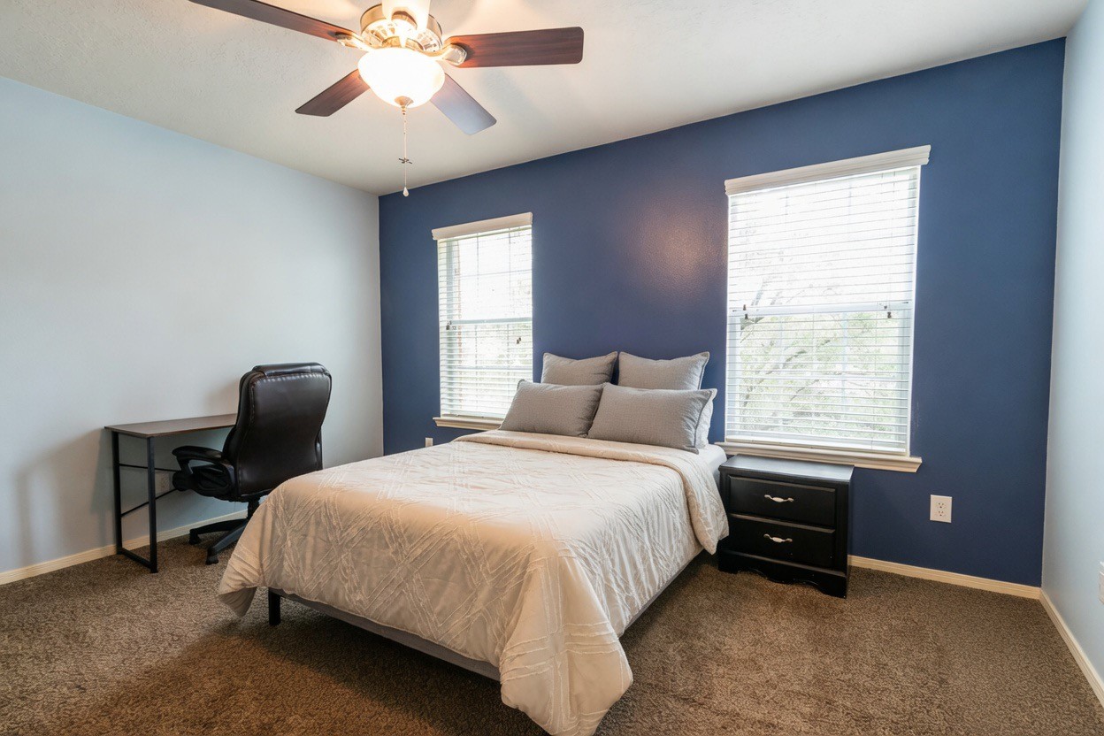 921 Sage Street Baytown, TX 77521 - Photo 24 of 38 Secondary Bedroom