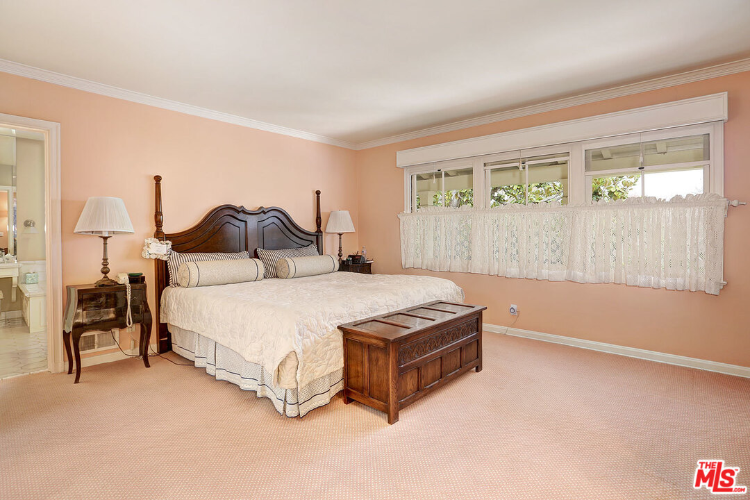10450 Charing Cross Road Los Angeles, CA 90024 - Photo 21 of 33