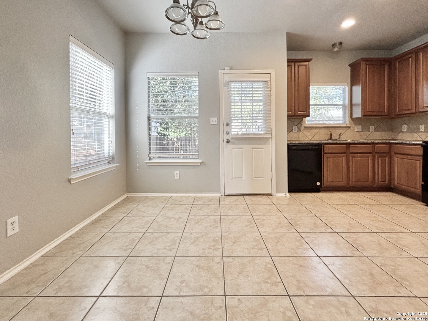 6631 Hartnet Converse, TX 78109 - Photo 3 of 15