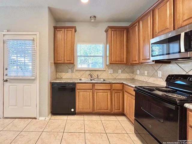 $1,585 | 6631 Hartnet, Converse, TX 78109