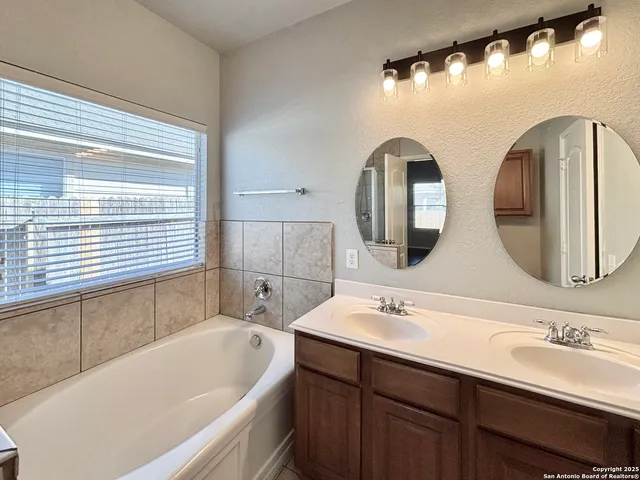 $1,585 | 6631 Hartnet, Converse, TX 78109