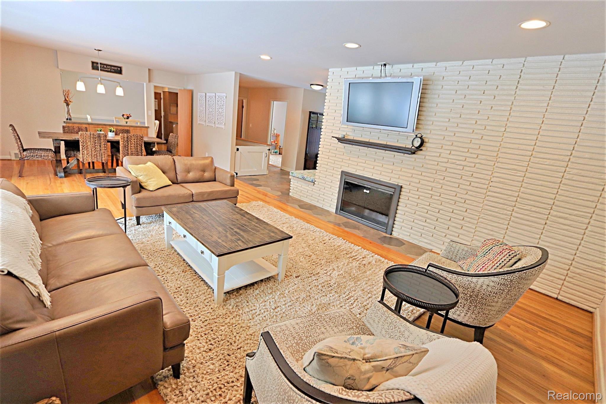 7141 Fairhill Road Bloomfield Hills, MI 48301 - Photo 2 of 47 Living Room