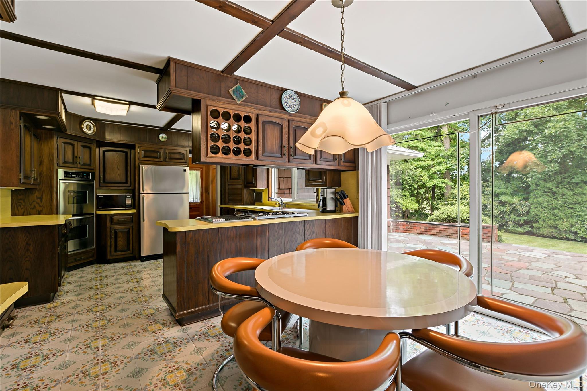 16 Meadow Road Scarsdale, NY 10583 - Photo 10 of 47 a kitchen with a table and chairs