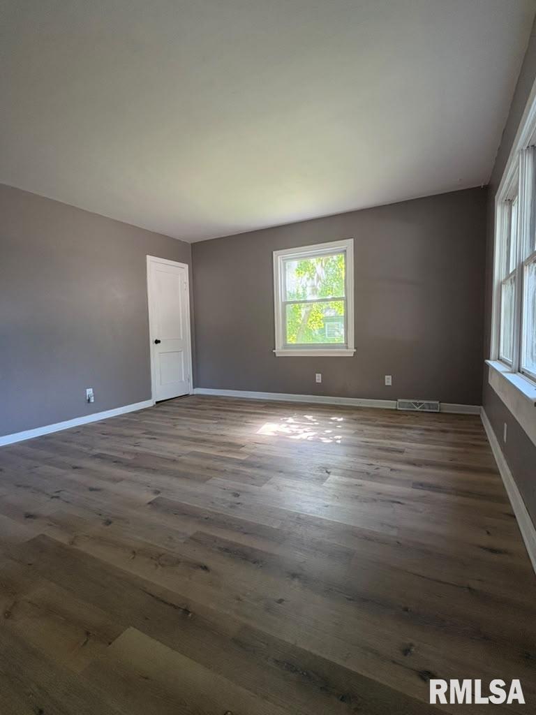 2216 East Lawrence Avenue Springfield, IL 62703 - Photo 2 of 24