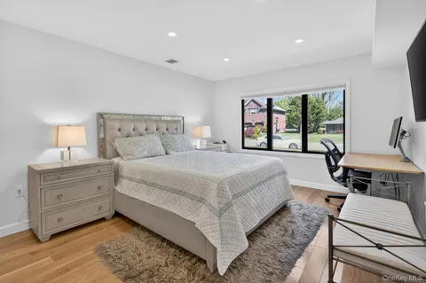 $2,498,000 | 2 Sherwood Lane, Roslyn Heights, NY 11577