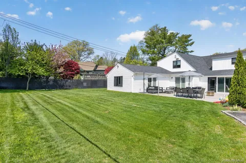 $2,498,000 | 2 Sherwood Lane, Roslyn Heights, NY 11577