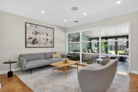 $2,498,000 | 2 Sherwood Lane, Roslyn Heights, NY 11577