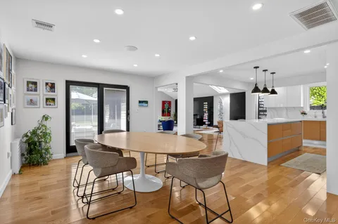 $2,498,000 | 2 Sherwood Lane, Roslyn Heights, NY 11577