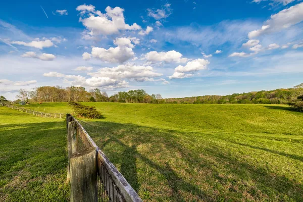$1,150,000 | 1075 Fannie Nicholson Road, Chapmansboro, TN 37035